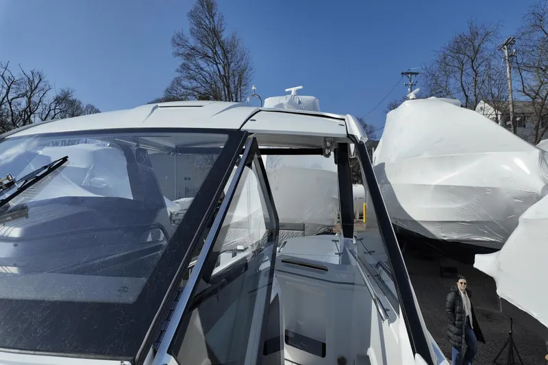 Slide: The Image of Galeon 325 GTO 2025 - 35