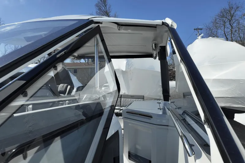 Slide: The Image of Galeon 325 GTO 2025 - 36