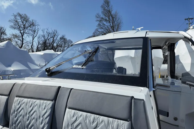 Slide: The Image of Galeon 325 GTO 2025 - 37