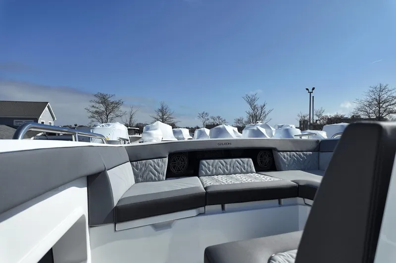 Slide: The Image of Galeon 325 GTO 2025 - 38