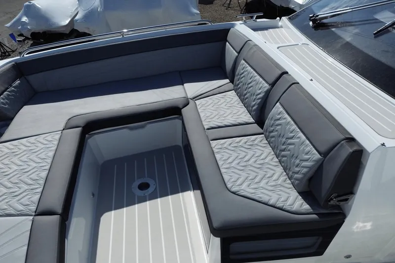 Slide: The Image of Galeon 325 GTO 2025 - 39