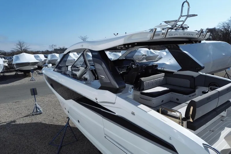 Slide: The Image of Galeon 325 GTO 2025 - 8