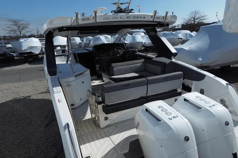 Slide: The Image of Galeon 325 GTO 2025 - 9