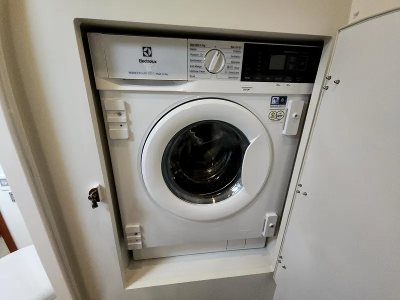 Slide: The Image of Hallberg-Rassy 57 2023 - 102