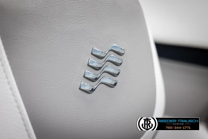 Slide: The Image of 2019 Four Winns HD200 boat seat with logo, Reeder-Trausch Marine branding visible. - 37
