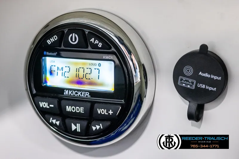 Slide: The Image of 2019 Four Winns HD200 audio system with Kicker stereo and USB input. - 43