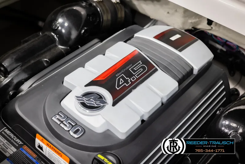 Slide: The Image of 2019 Four Winns HD200 engine, MerCruiser 4.5L, 250 horsepower, close-up view. - 45