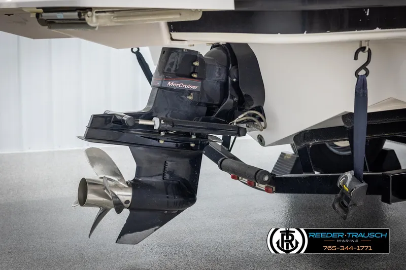 Slide: The Image of 2019 Four Winns HD200 boat with MerCruiser outdrive, displayed at Reeder-Trausch Marine. - 46