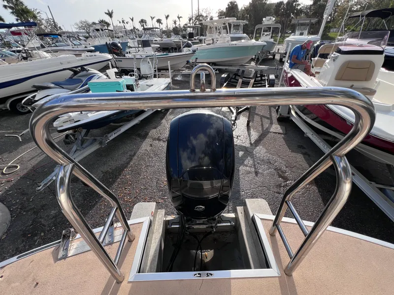 Slide: The Image of 2013 Harris FloteBote Sunliner 220 pontoon boat with outboard motor at marina. - 24