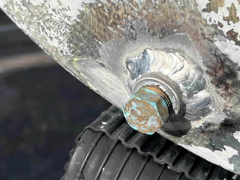 Slide: The Image of Close-up of corroded bolt on 2013 Harris FloteBote Sunliner 220. - 29