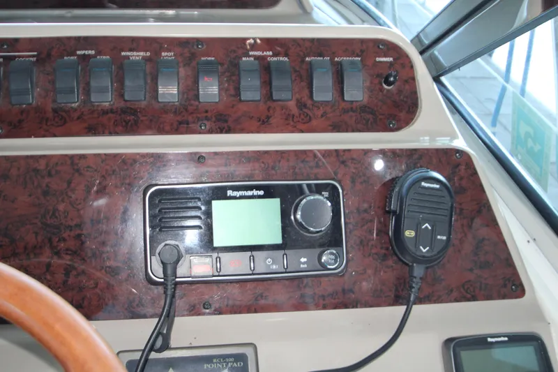 Slide: The Image of Sea Ray Sundancer 400 1999 - 100