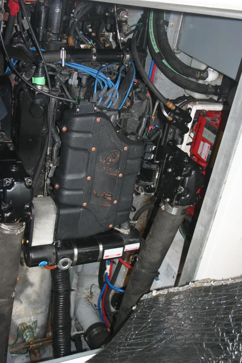 Slide: The Image of Engine compartment of a 1999 Sea Ray 400 Sundancer boat. - 25