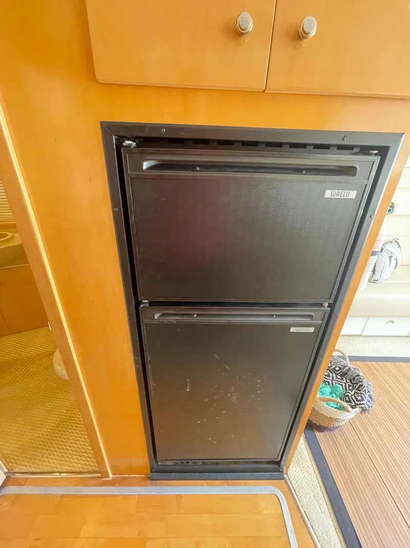 Slide: The Image of Interior of 2000 Carver 350 Mariner yacht with beige seating, TV, and modern decor. - 19