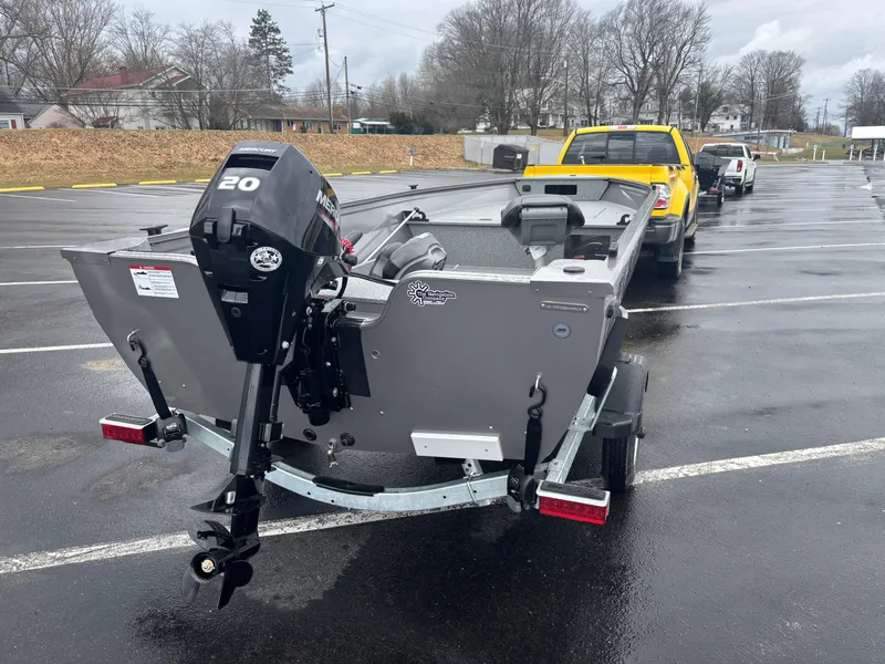 Slide: The Image of Crestliner 1650 Discovery Tiller 2025 - 4