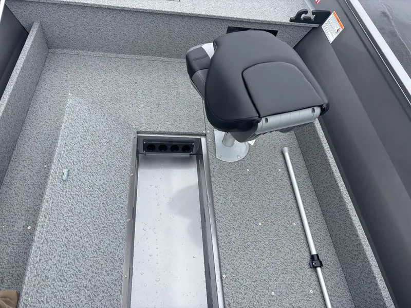 Slide: The Image of Crestliner 1650 Discovery Tiller 2025 - 6