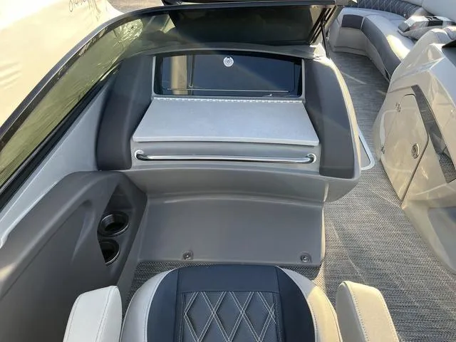 Slide: The Image of Bennington 25 RXFBWA 2023 - 24