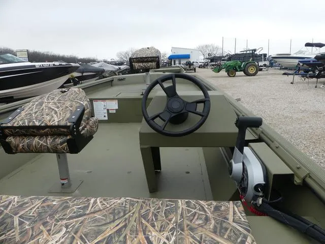 Slide: The Image of Lowe RX 1860 RAMBLER 2025 - 4