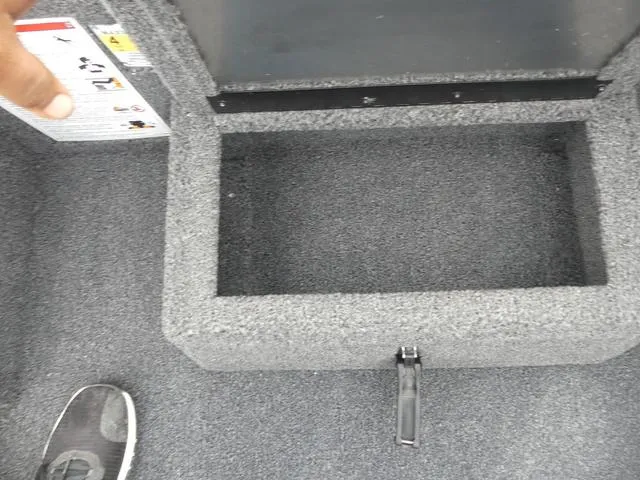 Slide: The Image of Lowe Stinger 175C 2025 - 11