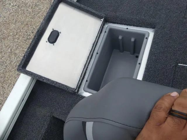 Slide: The Image of Lowe Stinger 175C 2025 - 15