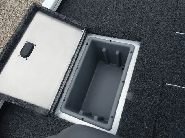 Slide: The Image of Lowe Stinger 175C 2025 - 17