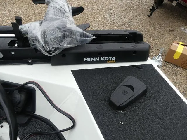 Slide: The Image of Lowe Stinger 175C 2025 - 8