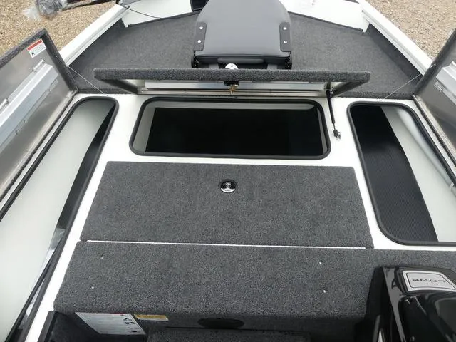 Slide: The Image of Lowe Stinger 175C 2025 - 9