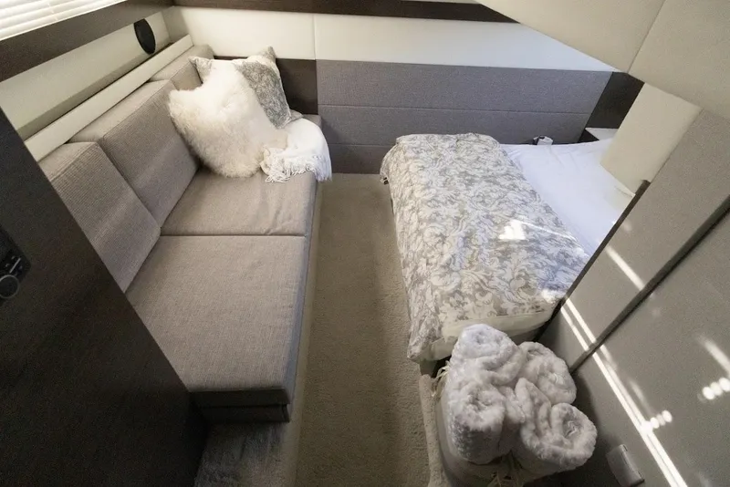 Slide: The Image of Cruisers 42 Cantius 2020 - 25