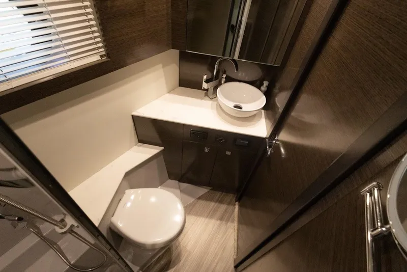 Slide: The Image of Cruisers Yachts 42 Cantius 2020 - 18