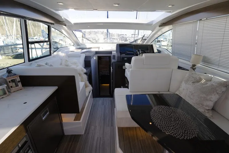 Slide: The Image of Cruisers Yachts 42 Cantius 2020 - 26
