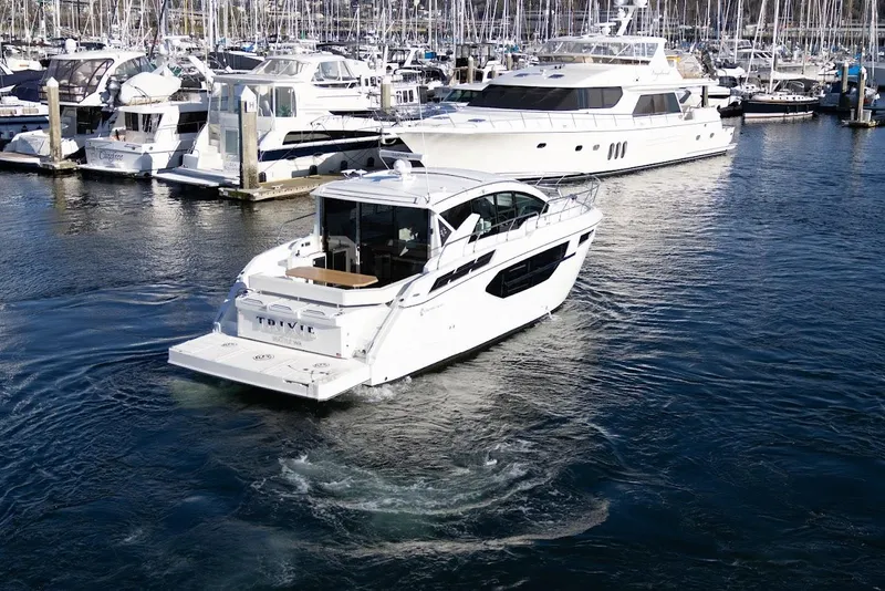 Slide: The Image of Cruisers Yachts 42 Cantius 2020 - 8