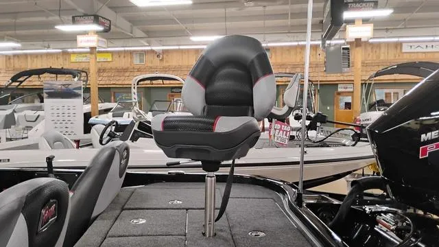 Slide: The Image of Ranger Z185 2025 - 17