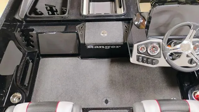 Slide: The Image of Ranger Z185 2025 - 35