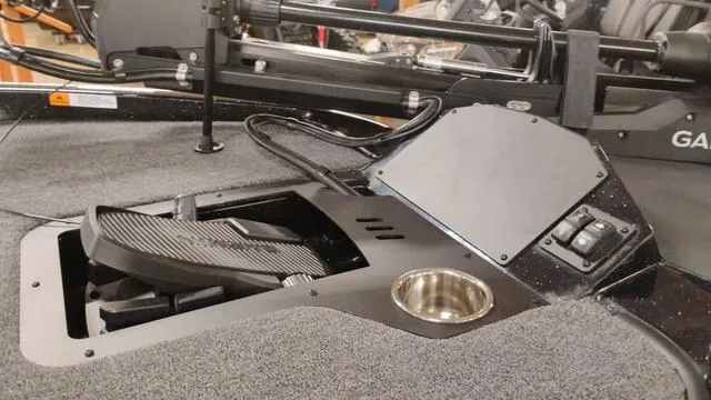 Slide: The Image of Ranger Z185 2025 - 8