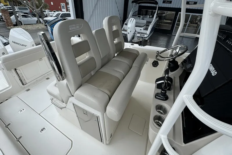 Slide: The Image of Boston Whaler 330 Outrage 2025 - 16