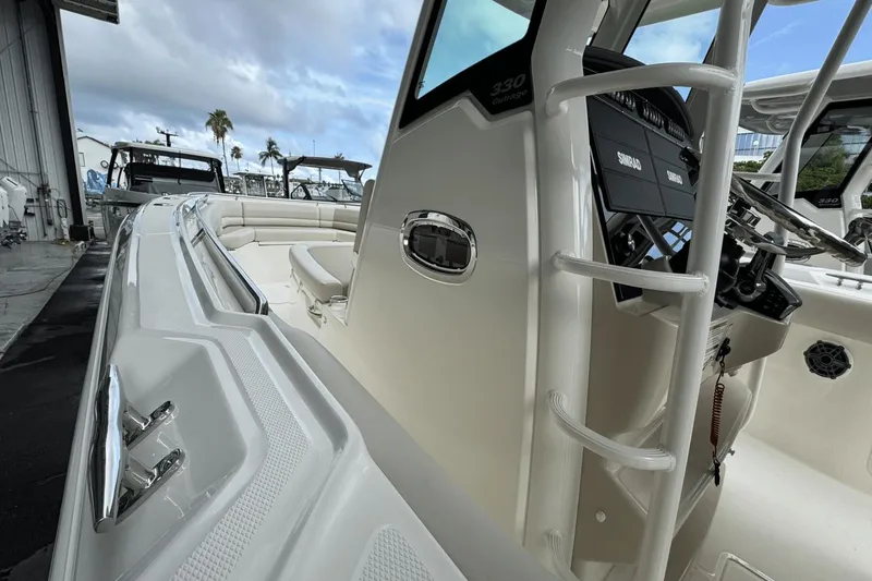 Slide: The Image of Boston Whaler 330 Outrage 2025 - 26