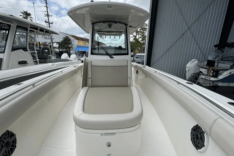 Slide: The Image of Boston Whaler 330 Outrage 2025 - 29