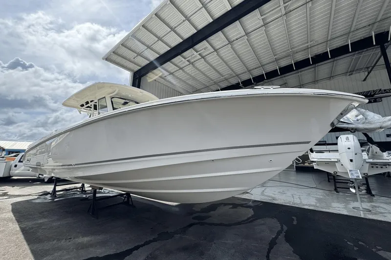 Slide: The Image of Boston Whaler 330 Outrage 2025 - 3