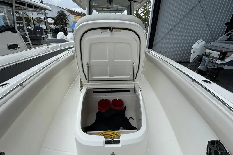Slide: The Image of Boston Whaler 330 Outrage 2025 - 30