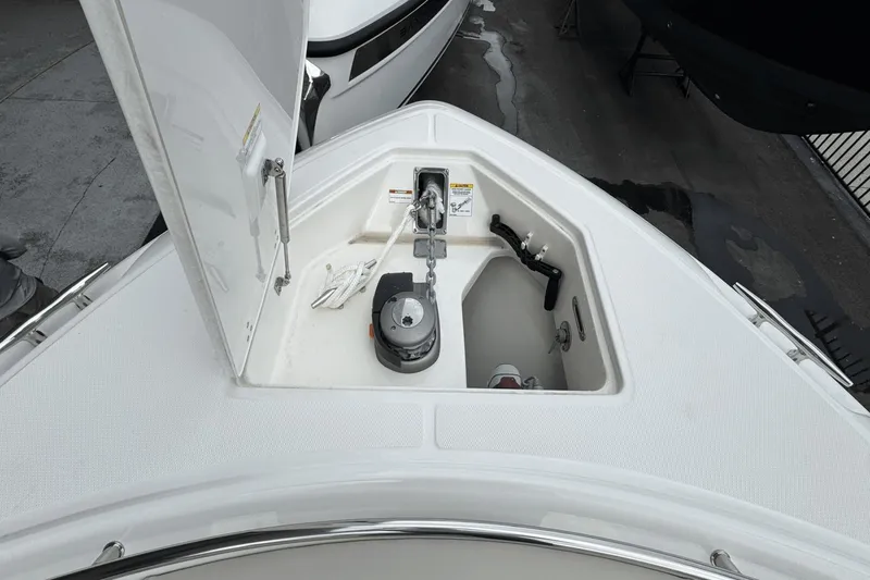 Slide: The Image of Boston Whaler 330 Outrage 2025 - 34