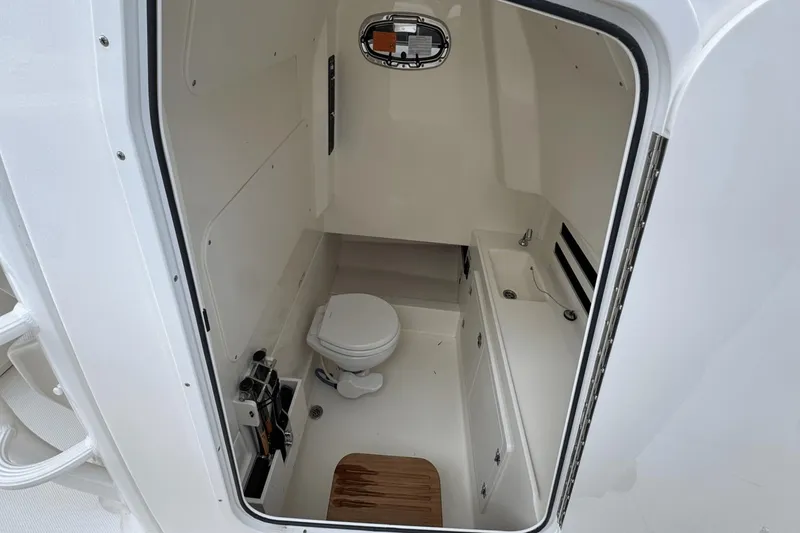 Slide: The Image of Boston Whaler 330 Outrage 2025 - 37