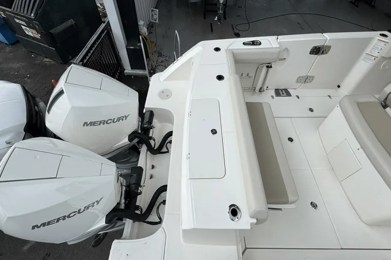 Slide: The Image of Boston Whaler 330 Outrage 2025 - 39