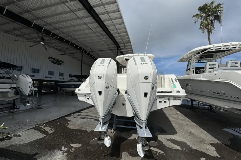 Slide: The Image of Boston Whaler 330 Outrage 2025 - 4