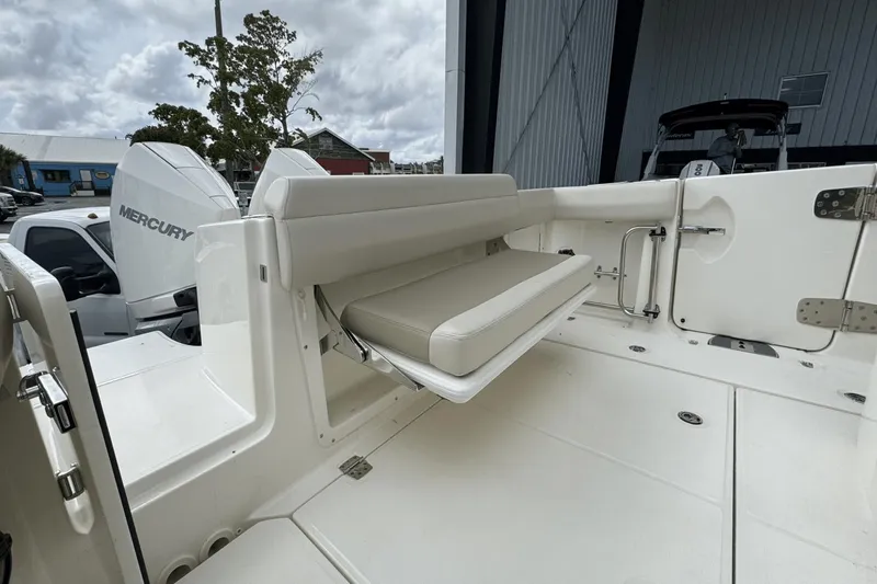 Slide: The Image of Boston Whaler 330 Outrage 2025 - 7