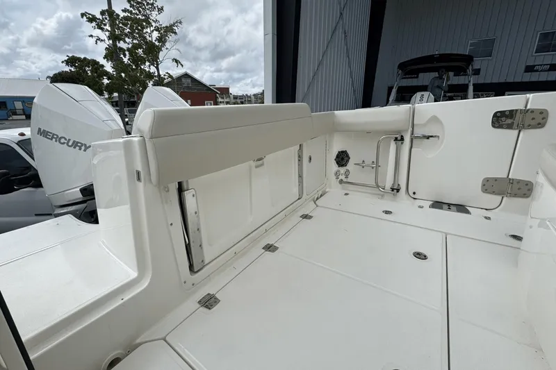 Slide: The Image of Boston Whaler 330 Outrage 2025 - 8