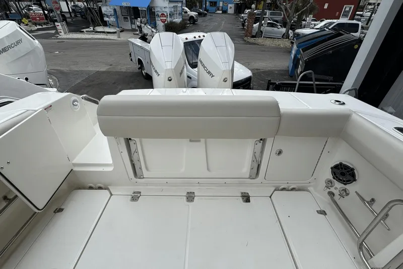 Slide: The Image of Boston Whaler 330 Outrage 2025 - 9