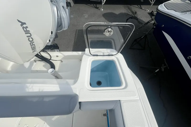 Slide: The Image of Boston Whaler 230 Outrage 2025 - 5
