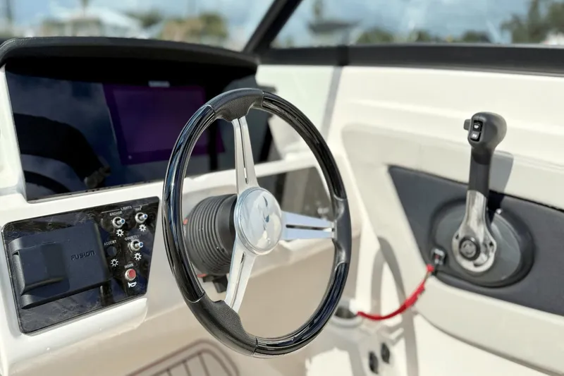 Slide: The Image of Sea Ray 210 SPX 2022 - 11