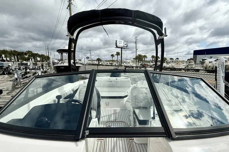 Slide: The Image of Sea Ray 210 SPX 2022 - 17