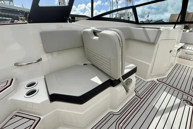 Slide: The Image of Sea Ray 210 SPX 2022 - 27