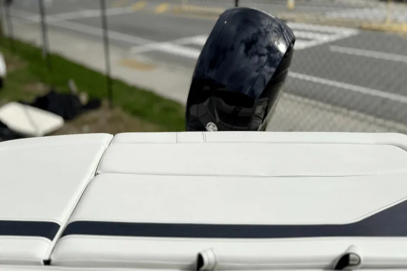 Slide: The Image of Sea Ray 210 SPX 2022 - 29